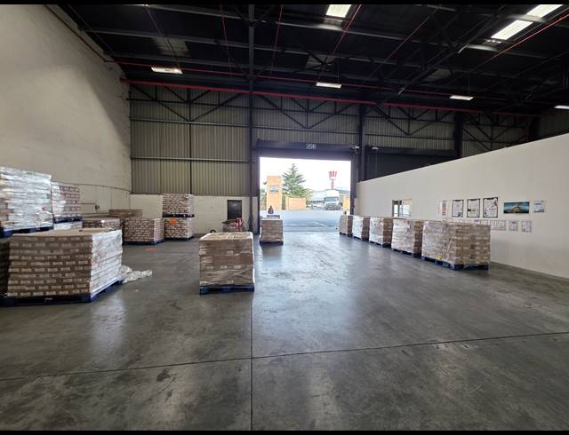 2,268M² WAREHOUSE TO LET IN ROBERTSHAM